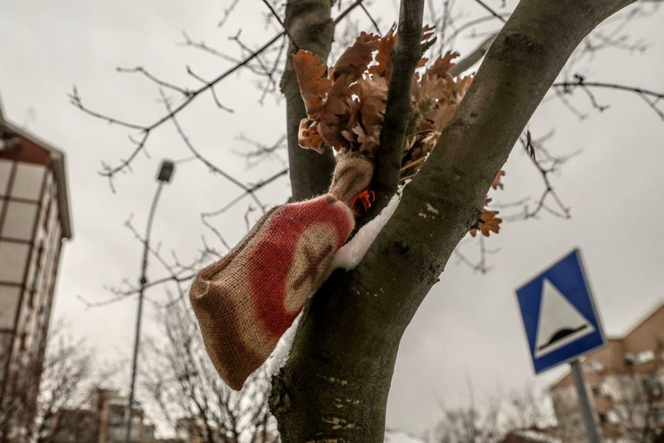 badnjak gde ga ostaviti posle bozica beograd baceni po ulici
