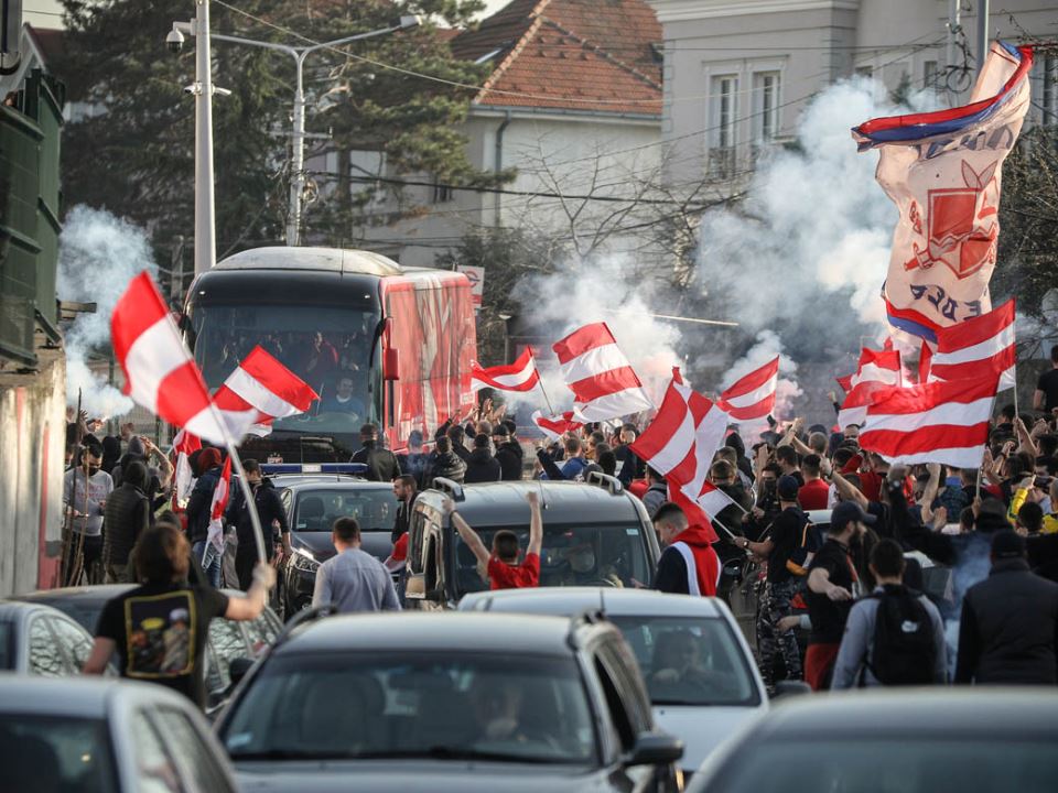 crvena zvezda doček milano navijaci delije bakljada fotografije