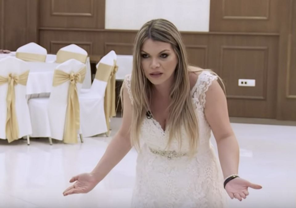 Mlada pobesnela i drala se na voditeljku