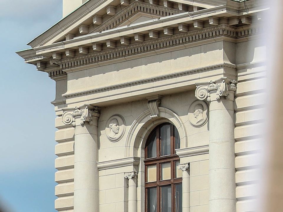 narodna skupstina reljefi na zgradi znacenje