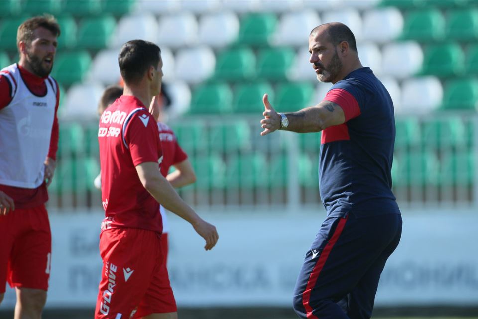 indjija crvena zvezda publika stadion tribine krov superliga foto