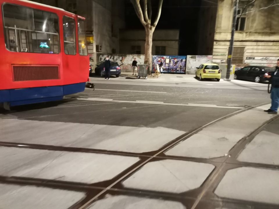 beograd nesreca tramvaj iskocio iz sina fotografija