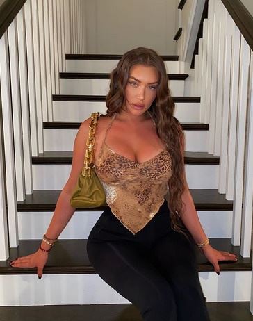 anastasija karanikolau telo slike na instagramu