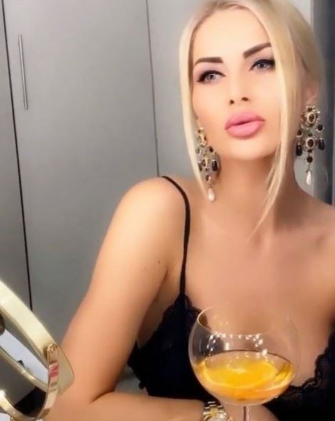 Božana Vujinović u bikiniju