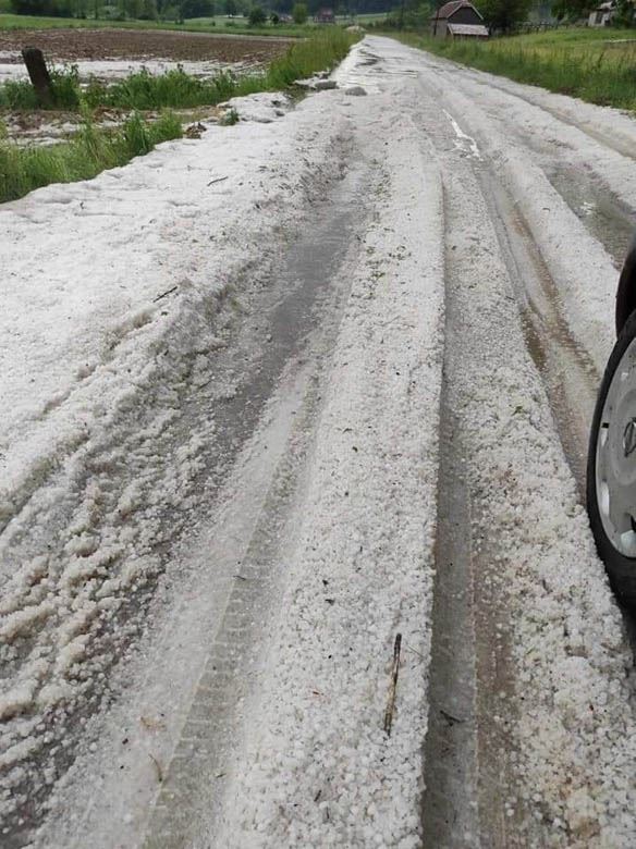 srbija nevreme odnelo put bujica video snimak 