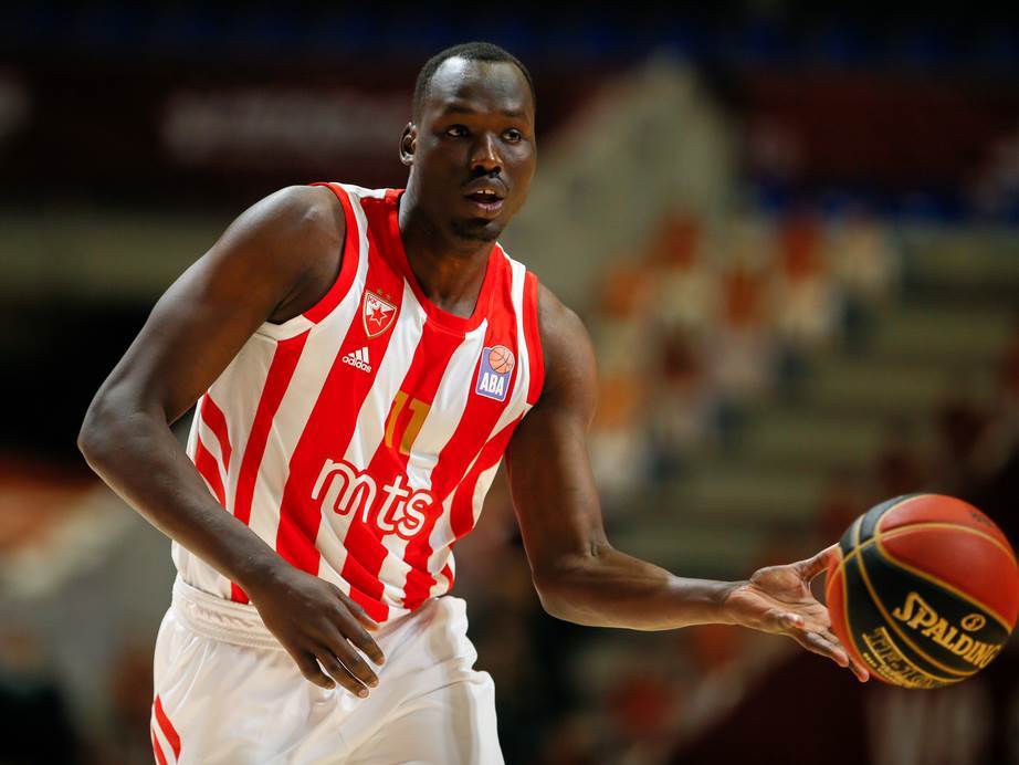 Duop Rit zakucavanje preko Rudija Gobera