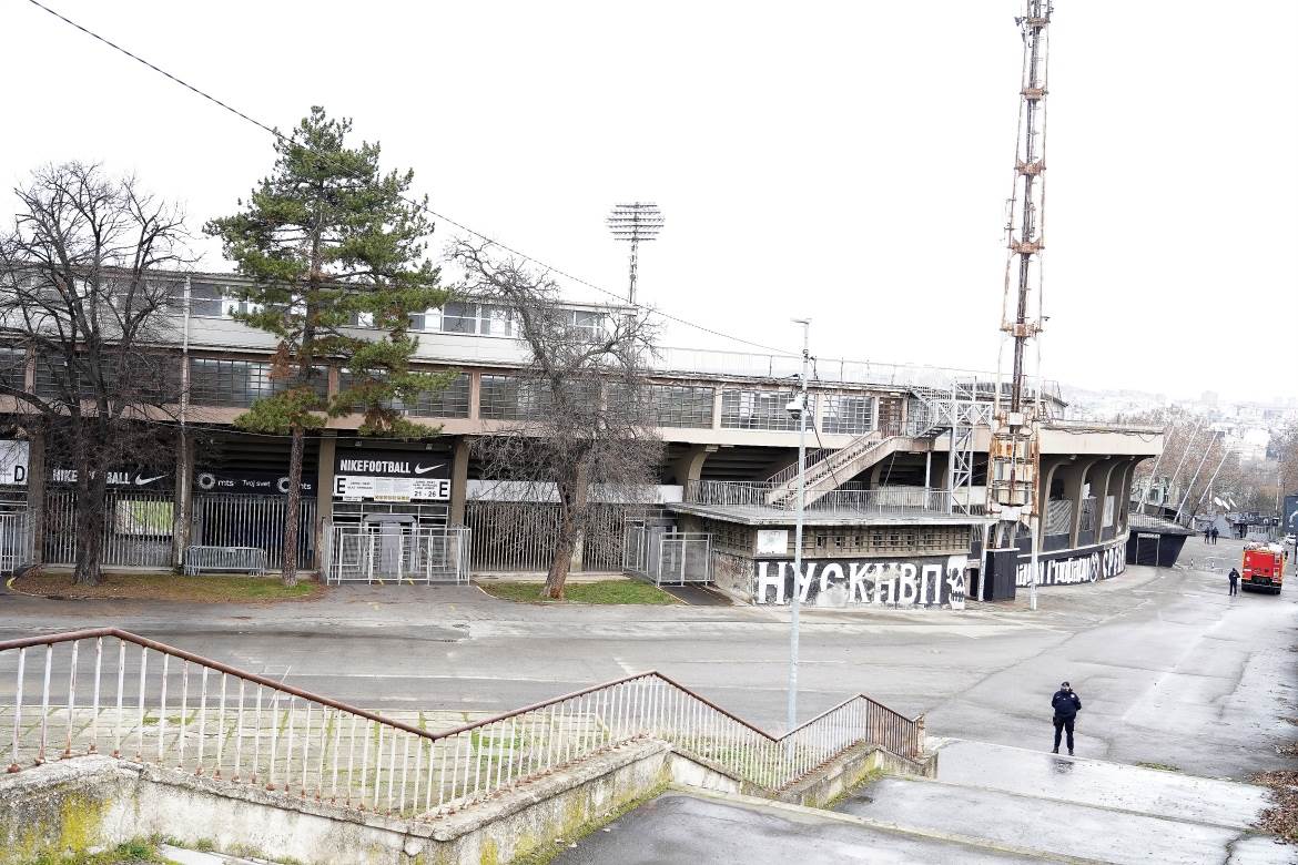 stadion partizana u blokadi policija pretres