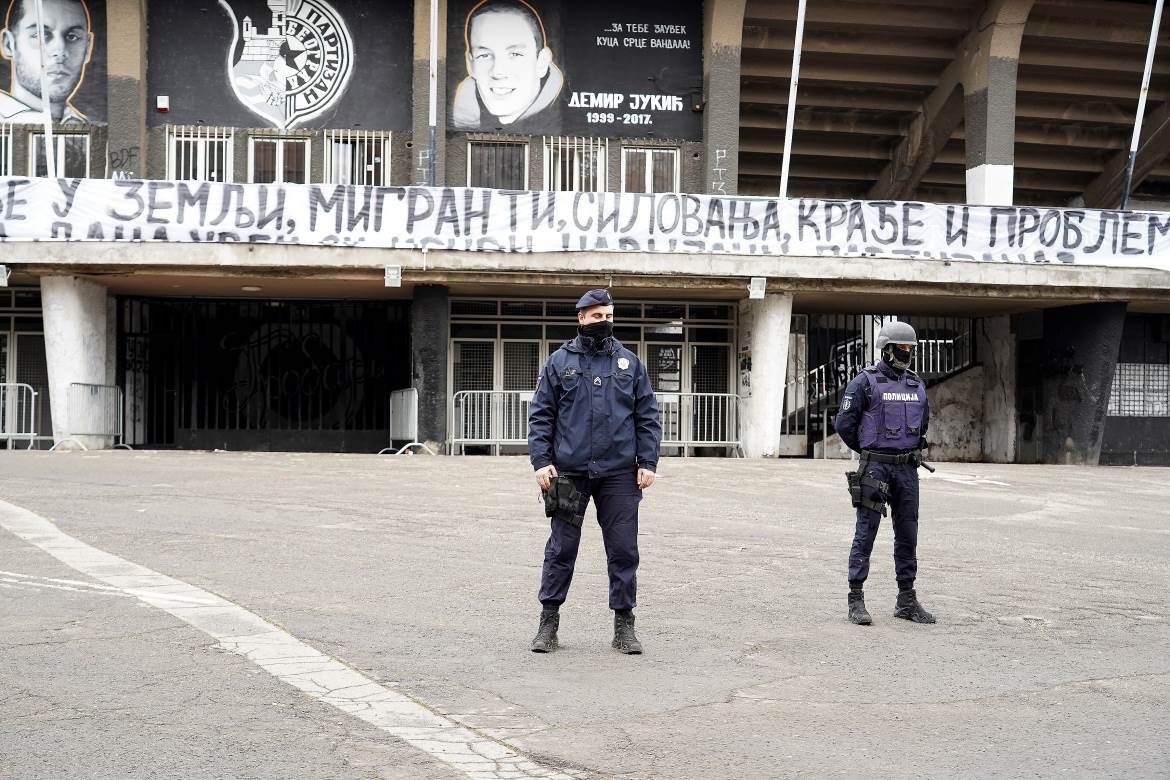 stadion partizana u blokadi policija pretres