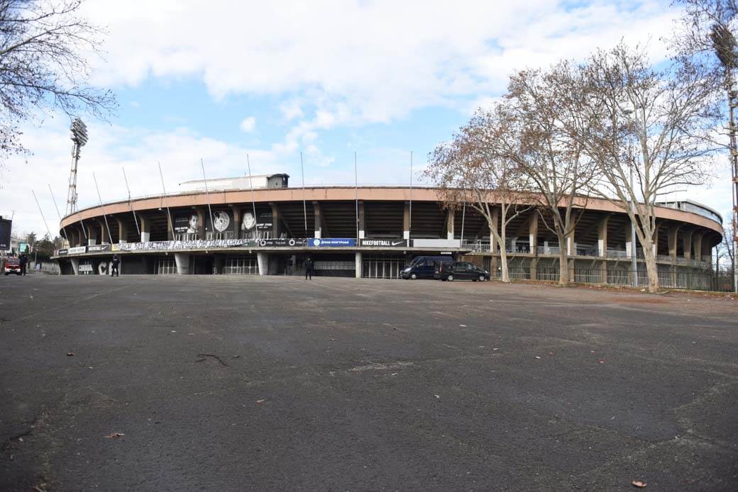 stadion partizana u blokadi policija pretres