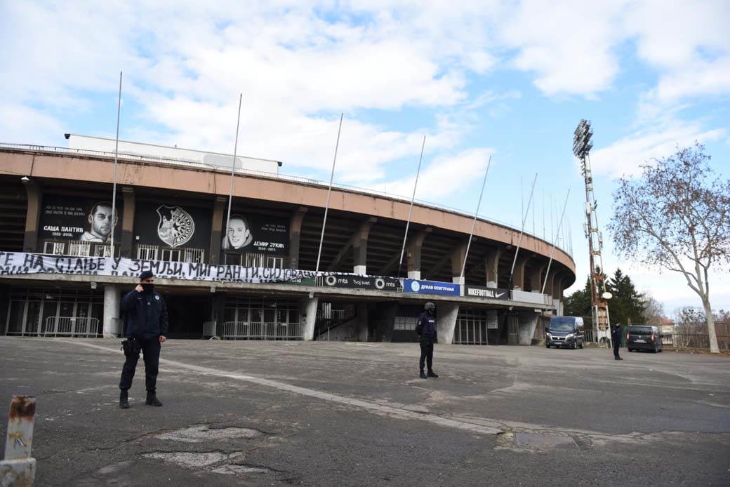 stadion partizana u blokadi policija pretres
