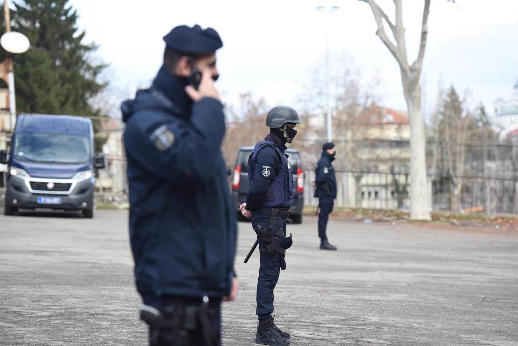 stadion partizana u blokadi policija pretres