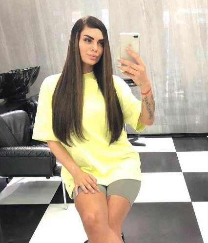 Mina Vrbaški objavila sliku sa plavom perikom 