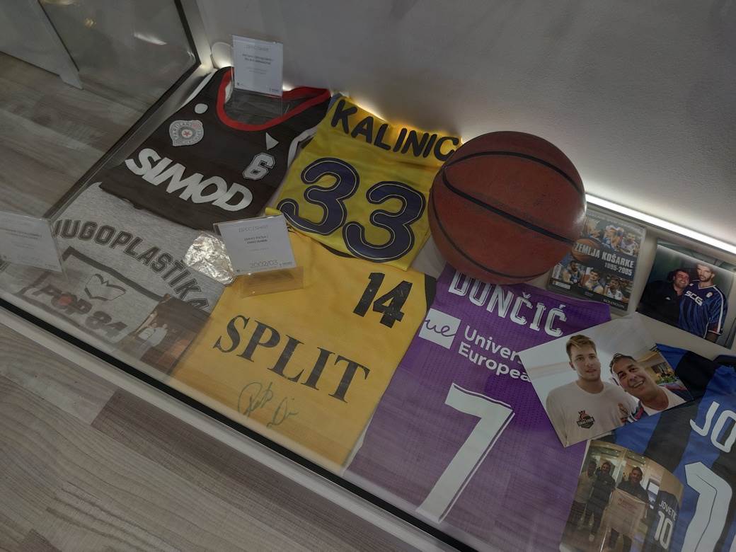 muzej sporta banjaluka novak djokovic pele maradona fotografije