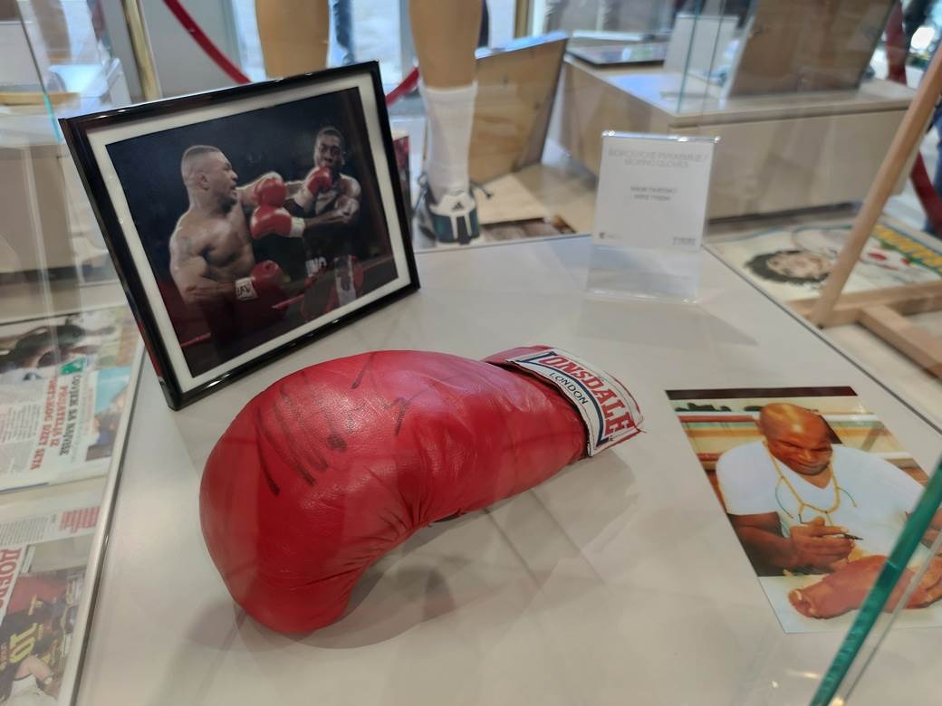 muzej sporta banjaluka novak djokovic pele maradona fotografije