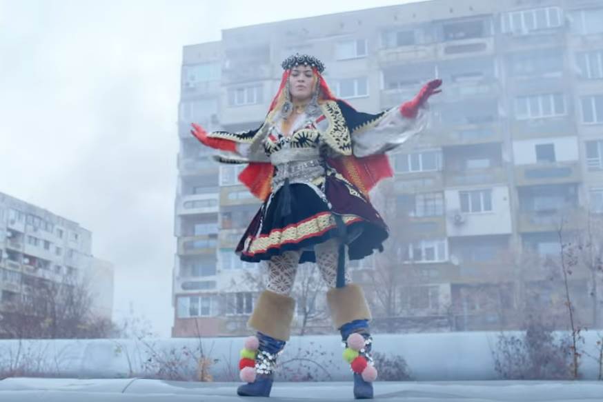 rita ora bang spot u narodnoj nosnji i tangama foto video