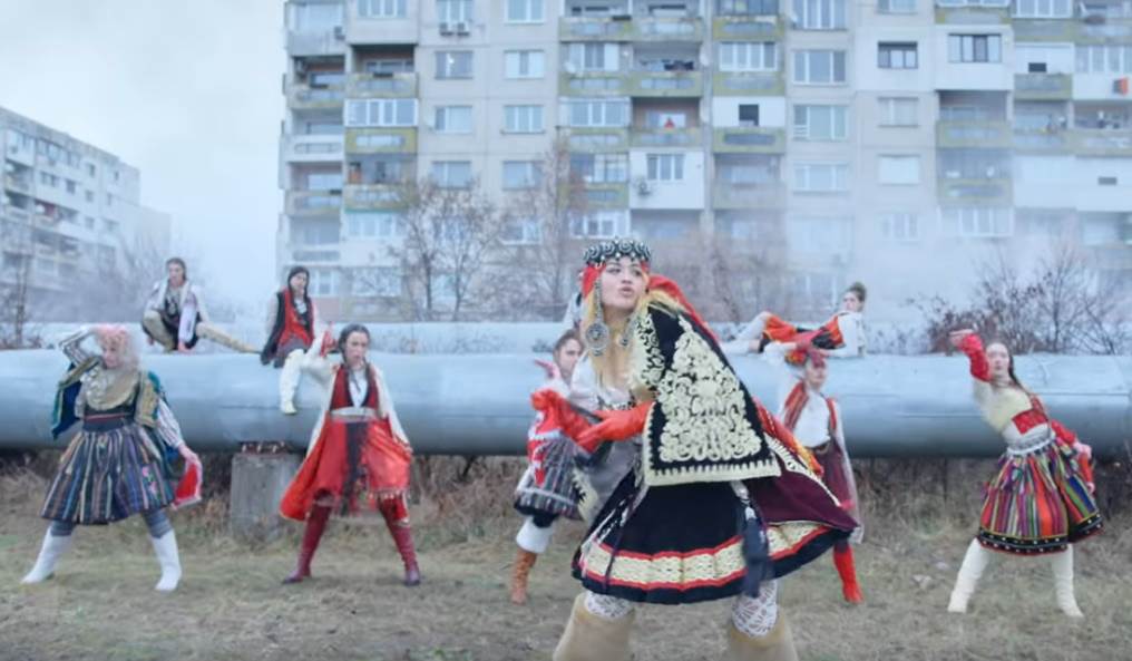 rita ora bang spot u narodnoj nosnji i tangama foto video