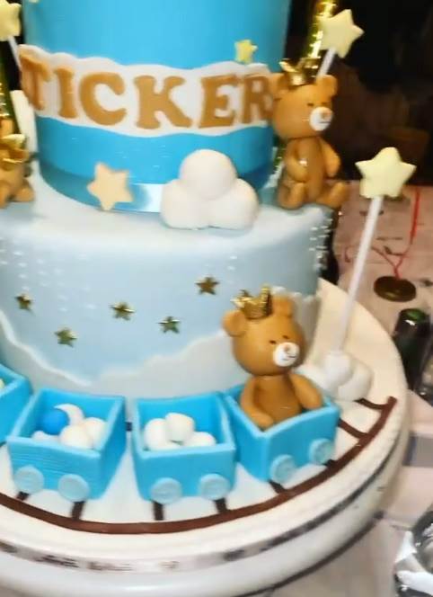 ana korac pas rucak u restoranu