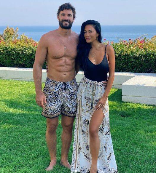 nikol sercinger tom evans seksi poklon dan zaljubljenih