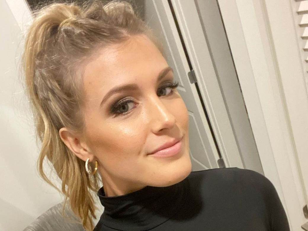 Navijač gledao stopala Eženi Bušar