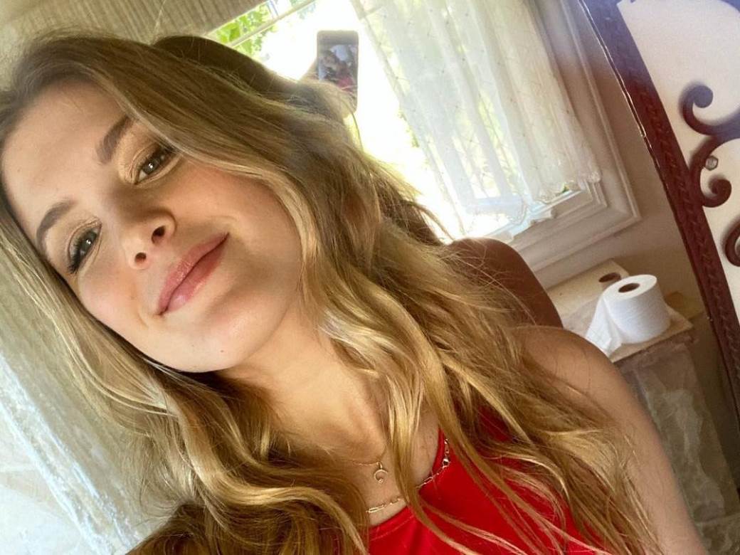 Navijač gledao stopala Eženi Bušar