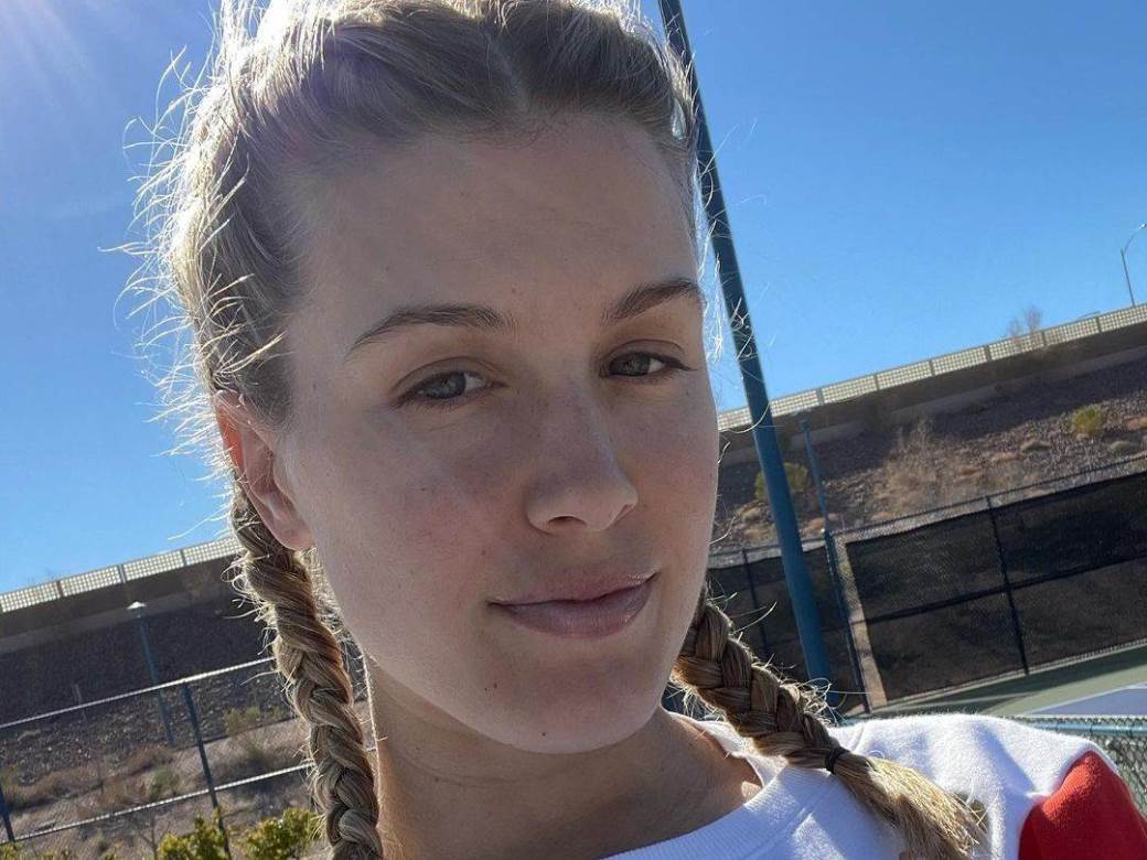 Navijač gledao stopala Eženi Bušar