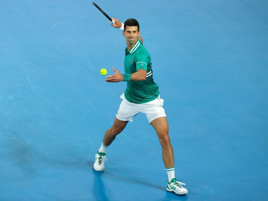 novak djokovic zamalo pogodio strucni stab lopticom australijan open video