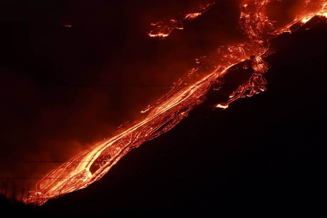etna italija vulkan lava snimci