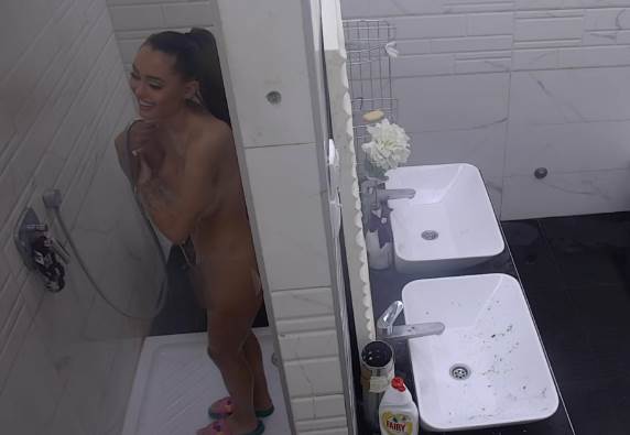 ana korac ulazi u zadrugu gola pod tusem foto