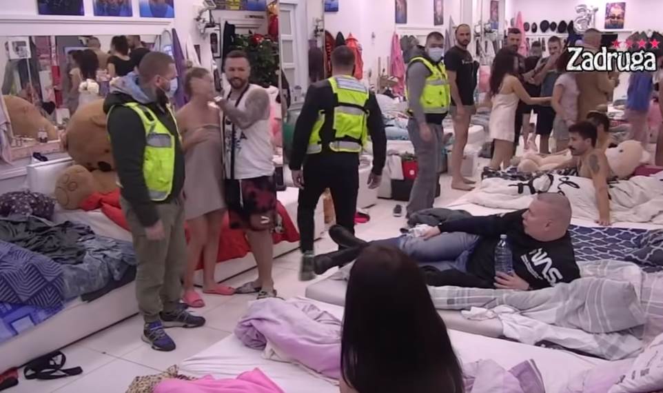 zadruga tuča fran i andjelo sanja i paula tara krenula da bije pujasa video