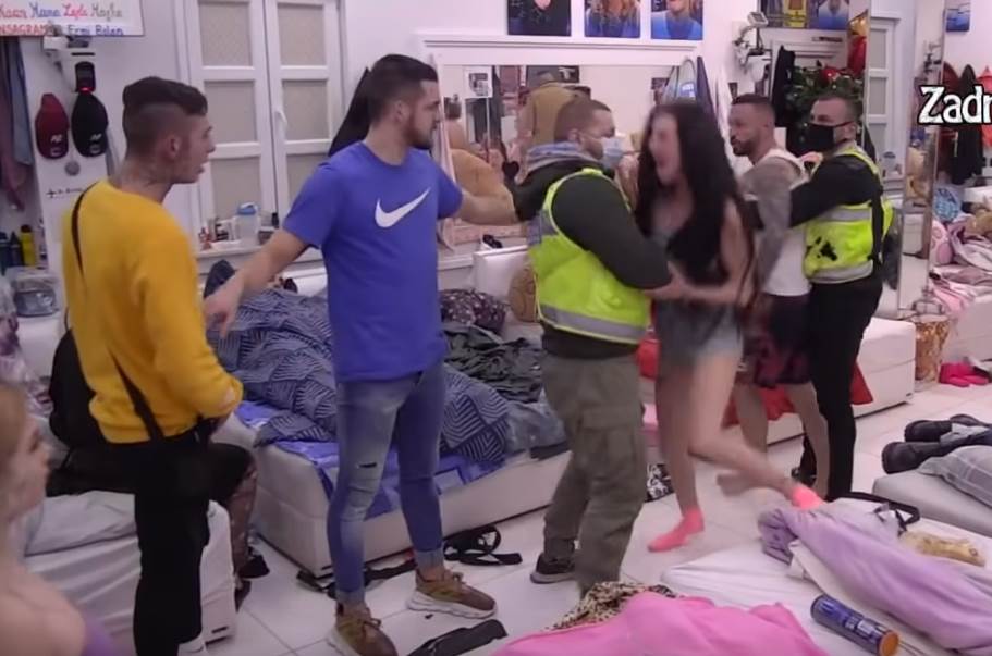 zadruga tuča fran i andjelo sanja i paula tara krenula da bije pujasa video