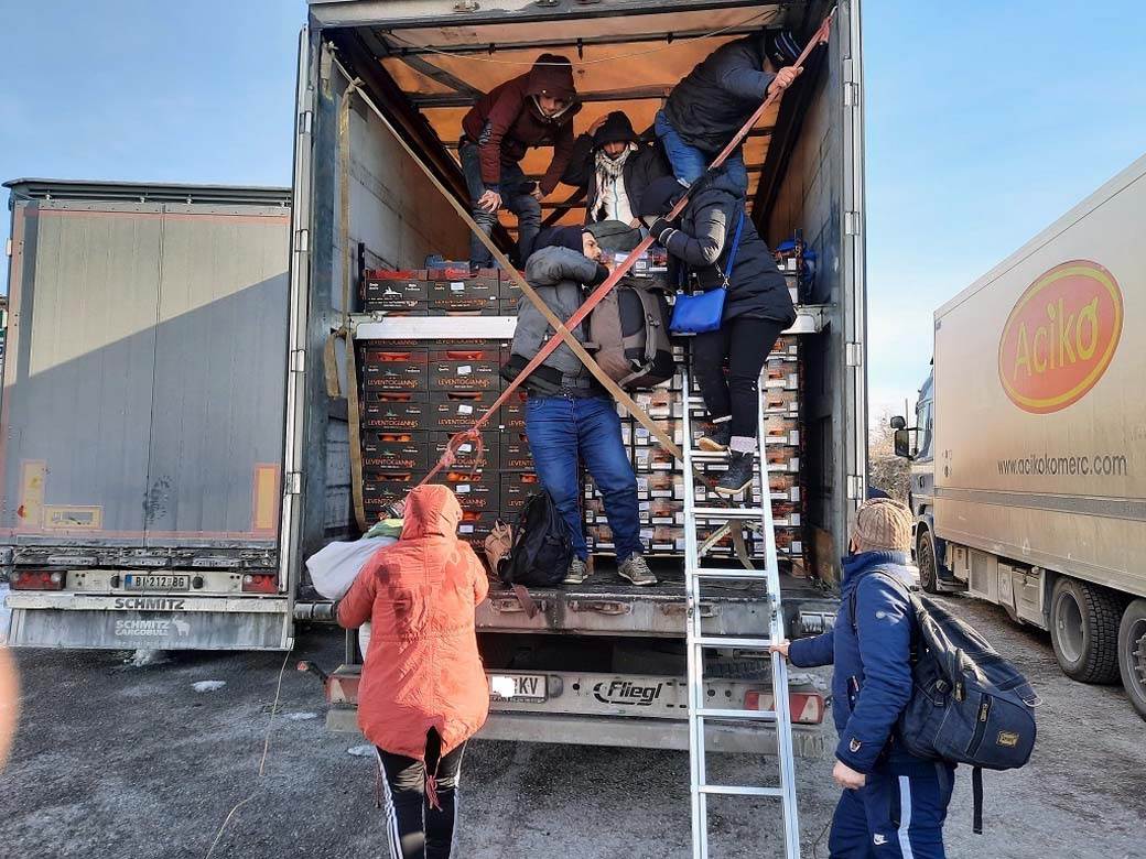 migranti krijumcarenje voce mandarine kamion 