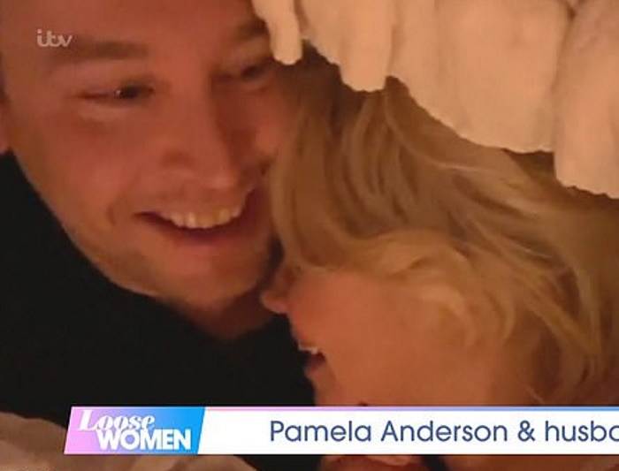 Čuveni glumac priznao da se zaljubio u Pamelu Anderson na snimanju novog filma