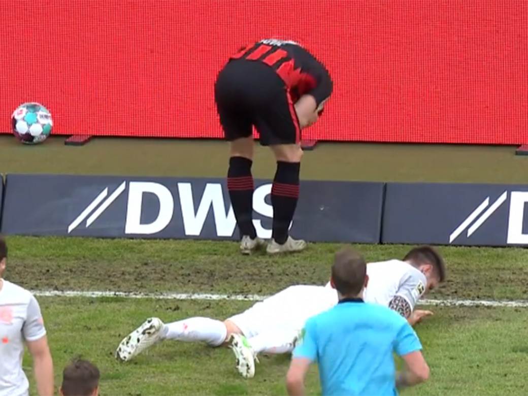 luka jovic povreda sudar krvava glava niklas zile ajntraht bajern bundesliga