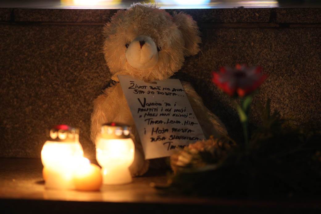 djordje balasevic ispracaj novi sad tvrdjava ugasena svetla video