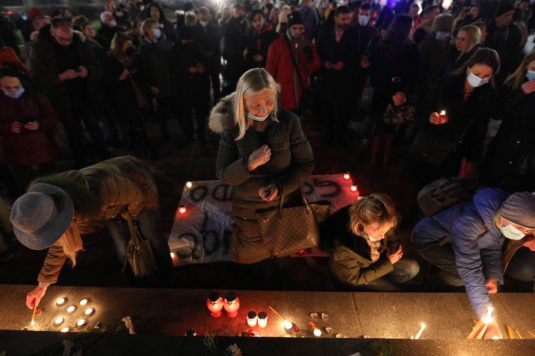 djordje balasevic ispracaj novi sad tvrdjava ugasena svetla video