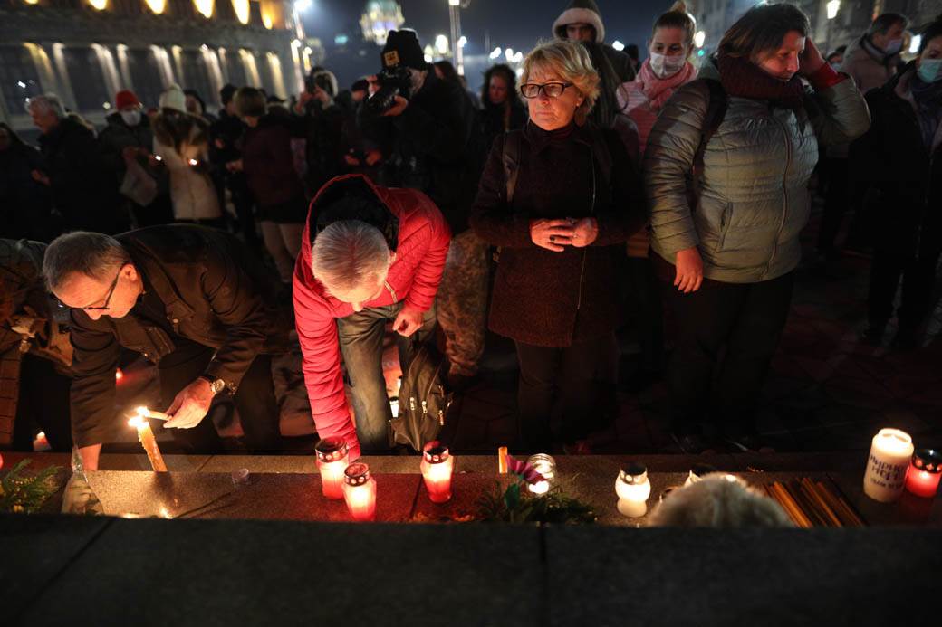 djordje balasevic ispracaj novi sad tvrdjava ugasena svetla video