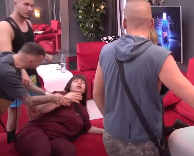 zadruga tara miljanu udarila pesnicom u glavu video