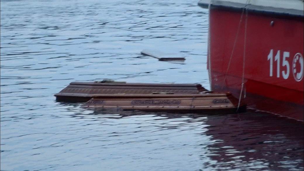 groblje kliziste italija kovceg pluta more fotografije