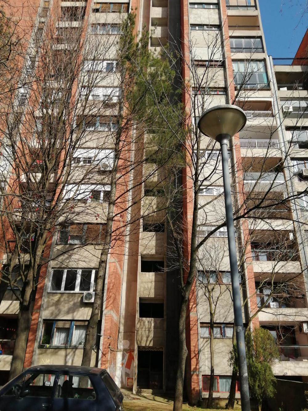 pronadjen les devojke na vidikovcu samoubistvo nesrecan slucaj pozarne stepenice fotografije