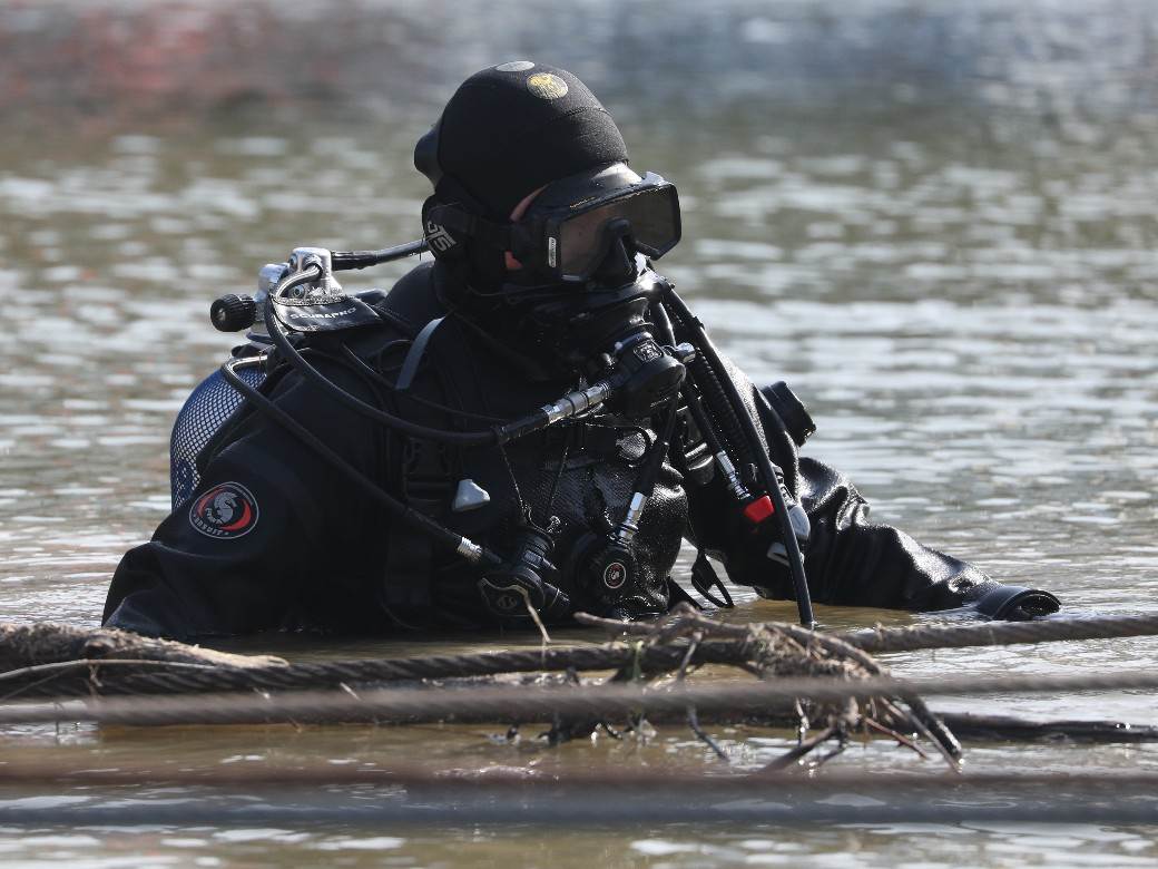 splav freestyler, pretres, policija, ronilac, ronioci 031.jpeg