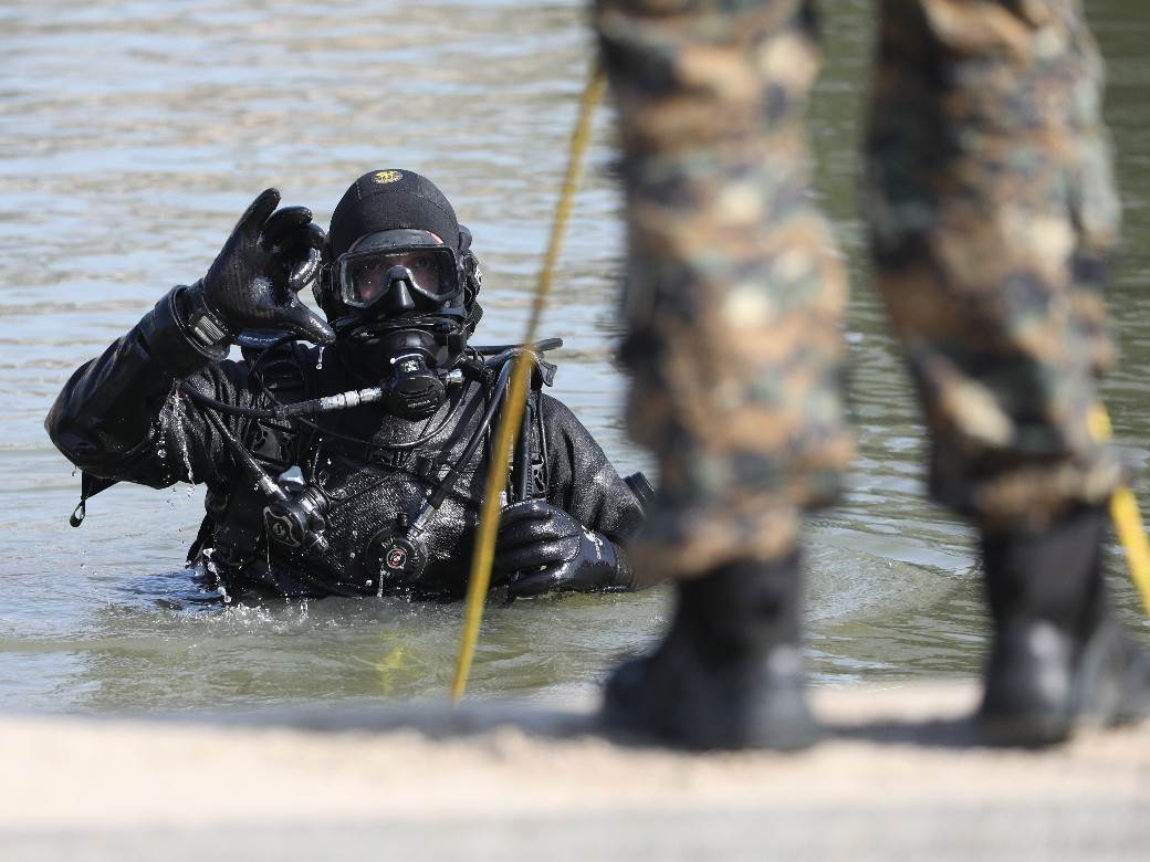 splav freestyler, pretres, policija, ronilac, ronioci 025.jpeg