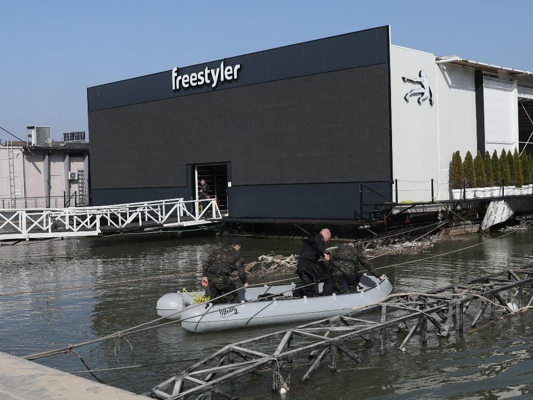 splav freestyler, splav hot mess, ronioci, ronilac, policija 03.jpeg