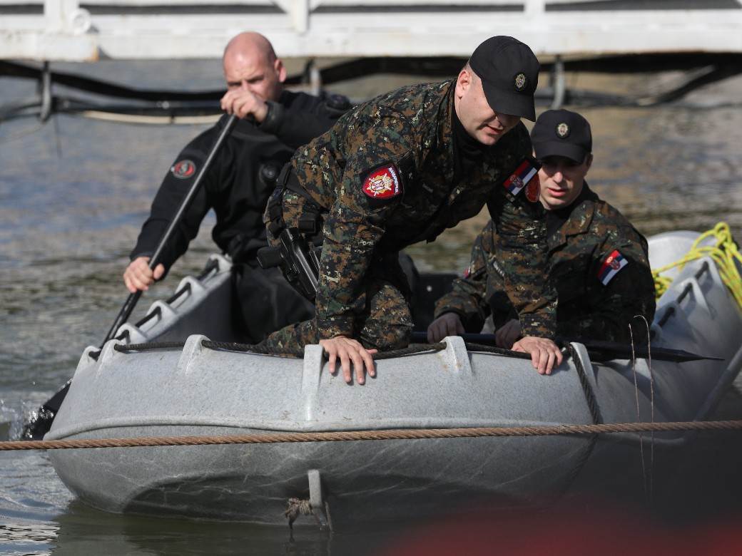 splav freestyler, splav hot mess, ronioci, ronilac, policija 06.jpeg