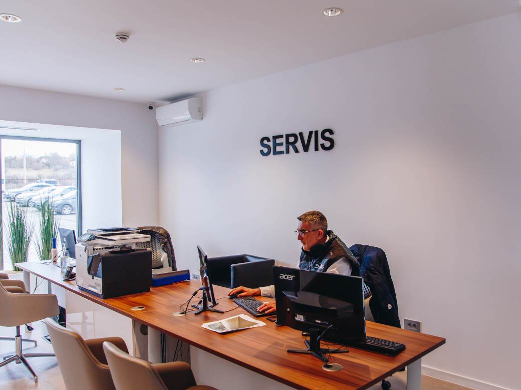 British Motors Zapad Cacak Jaguar Land Rover prodajno-servisni centar