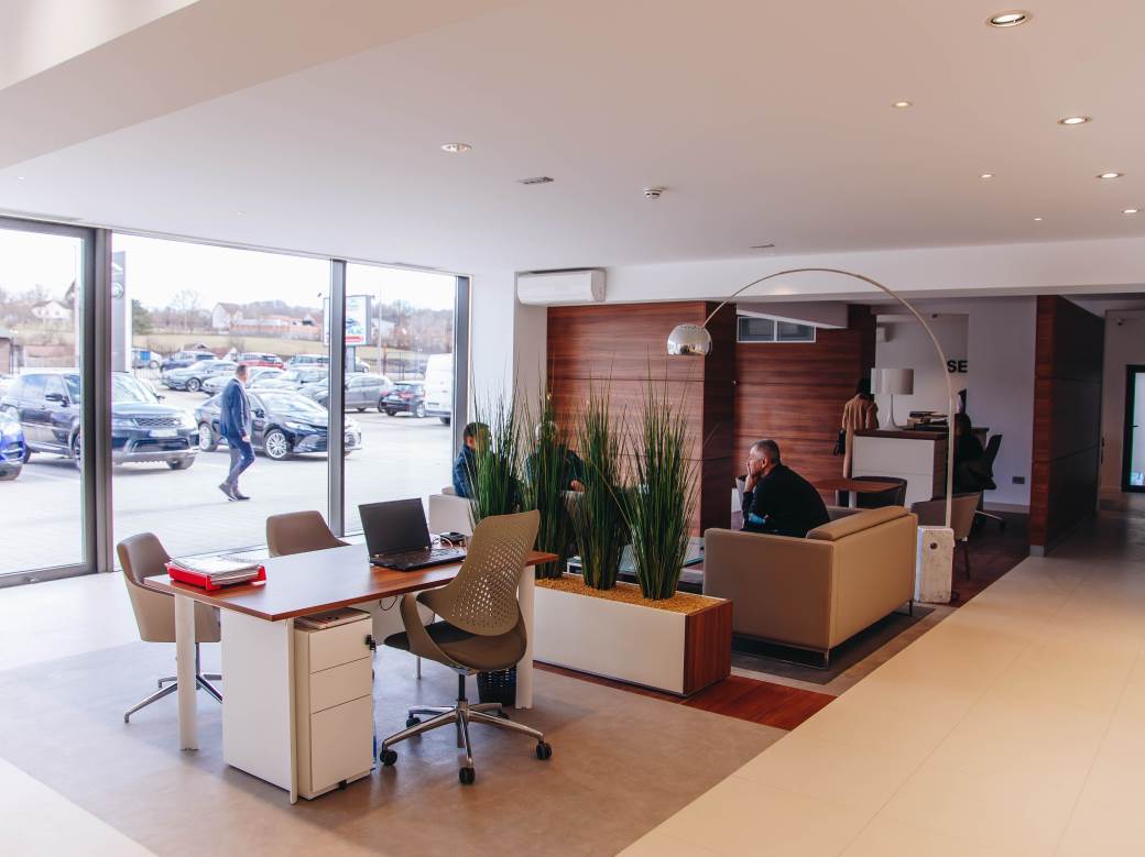 British Motors Zapad Cacak Jaguar Land Rover prodajno-servisni centar