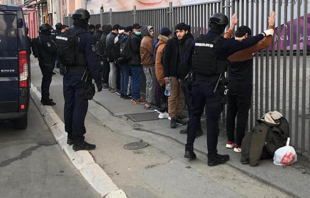 migranti pretres kontrola policija