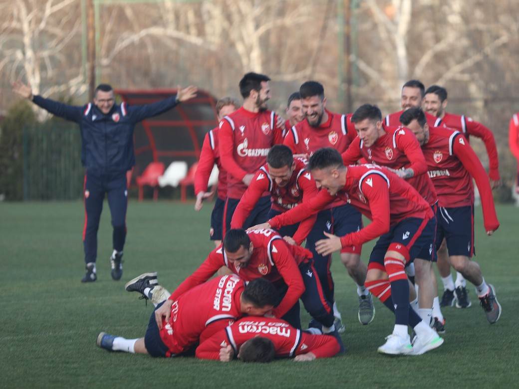 dejan stankovic korner milan pavkov milan zvezda trening delije fotografije video