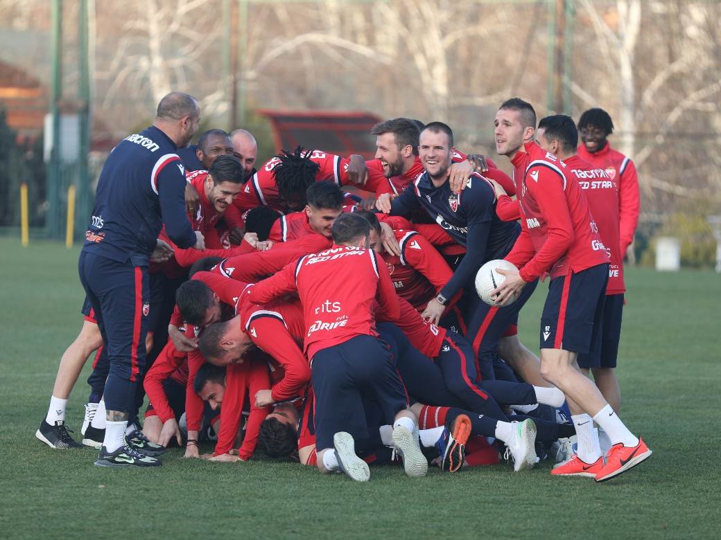 dejan stankovic korner milan pavkov milan zvezda trening delije fotografije video