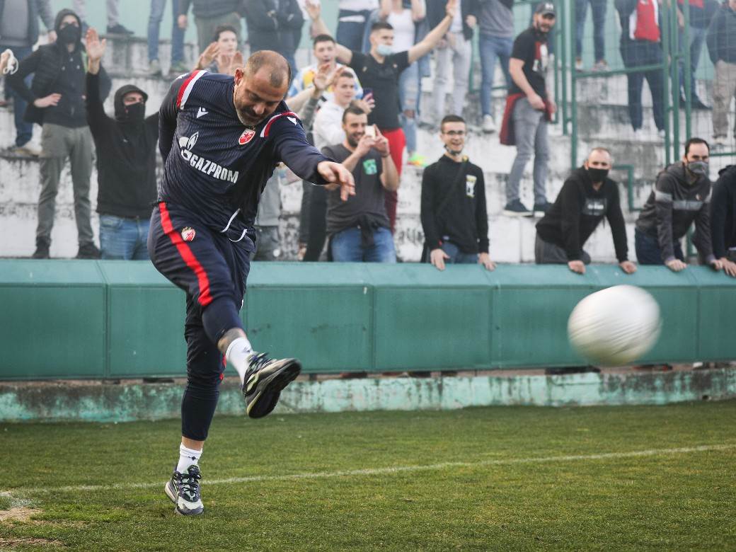 crvena zvezda doček milano navijaci delije bakljada fotografije