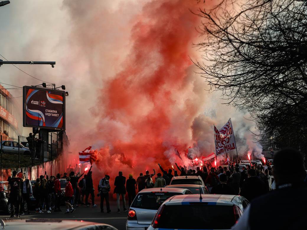 crvena zvezda doček milano navijaci delije bakljada fotografije